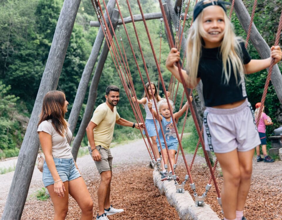 Abwechslungsreiche Wanderungen auf dem Tschögglberg mit lehrreichen Stationen für Kinder