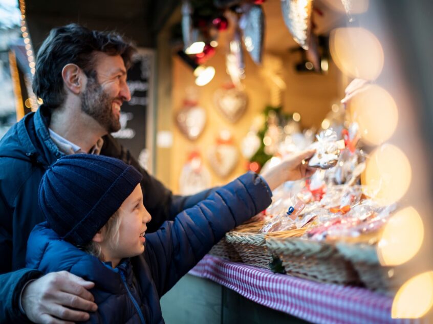 Christkindlmarkt in Meran an der Passerpromenade für romantischen Winterurlaub in Hafling